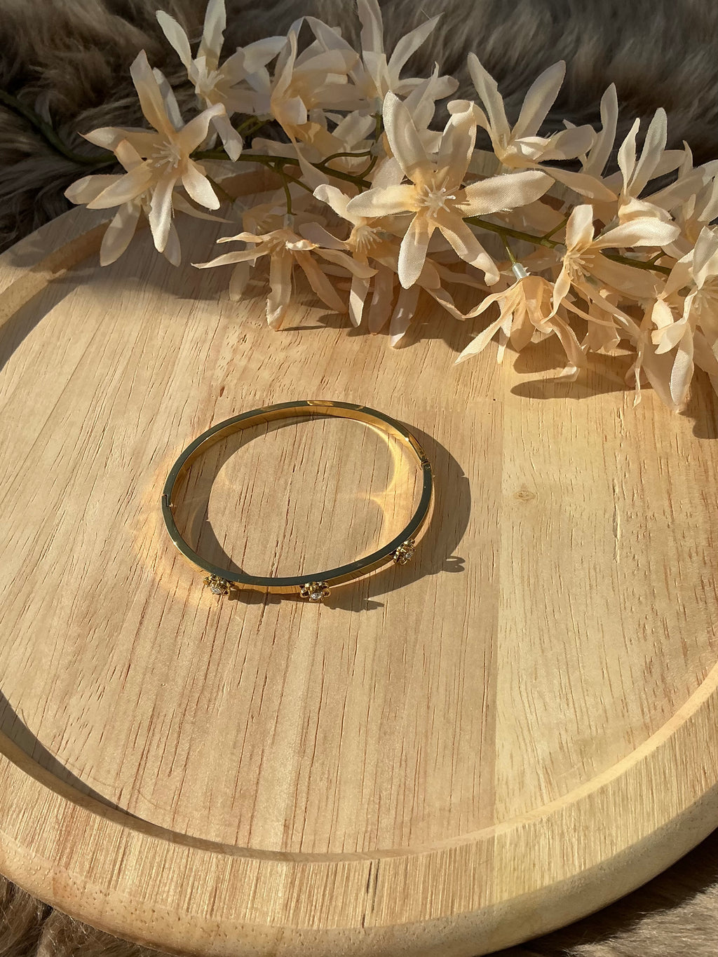 Flower bangle - goud