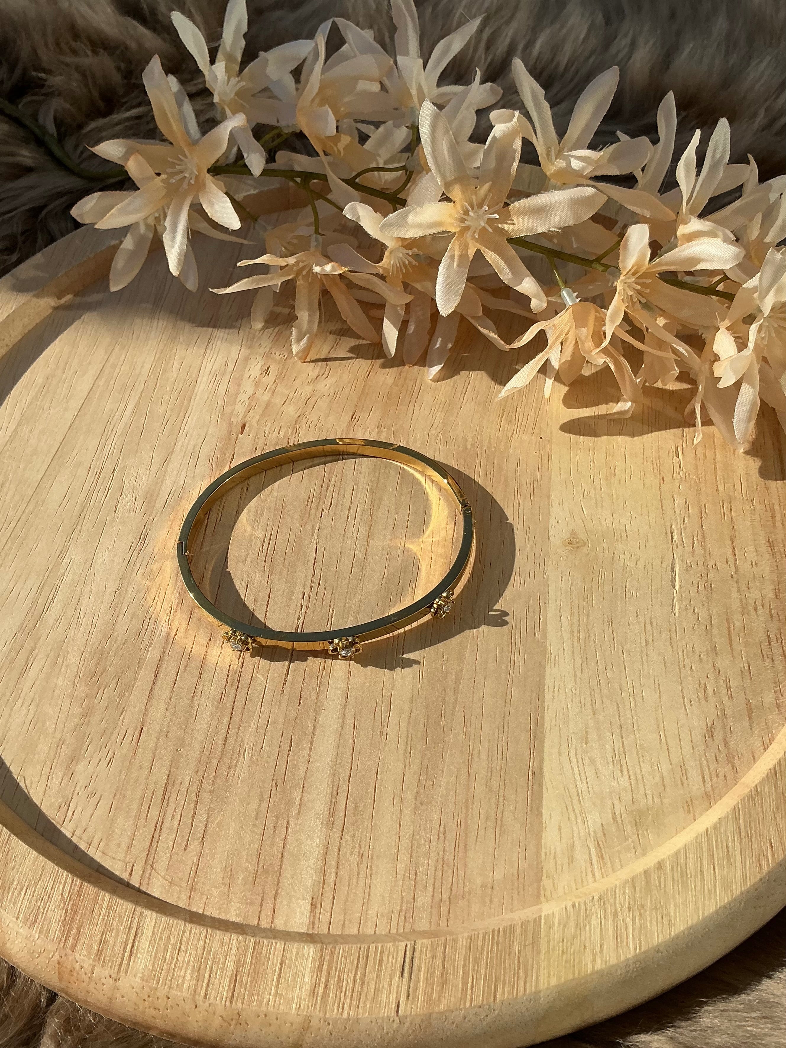 Flower bangle - goud